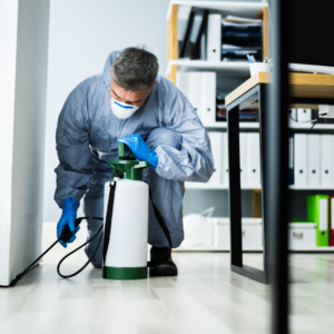 photo of pest control tecnician